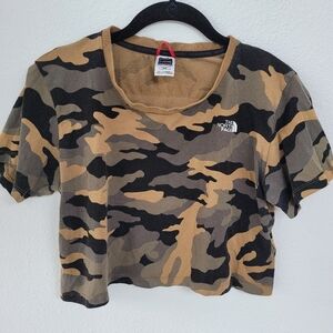 North Face Womens Cropped Camo Short Sleeve Tee Shirt Medium‎